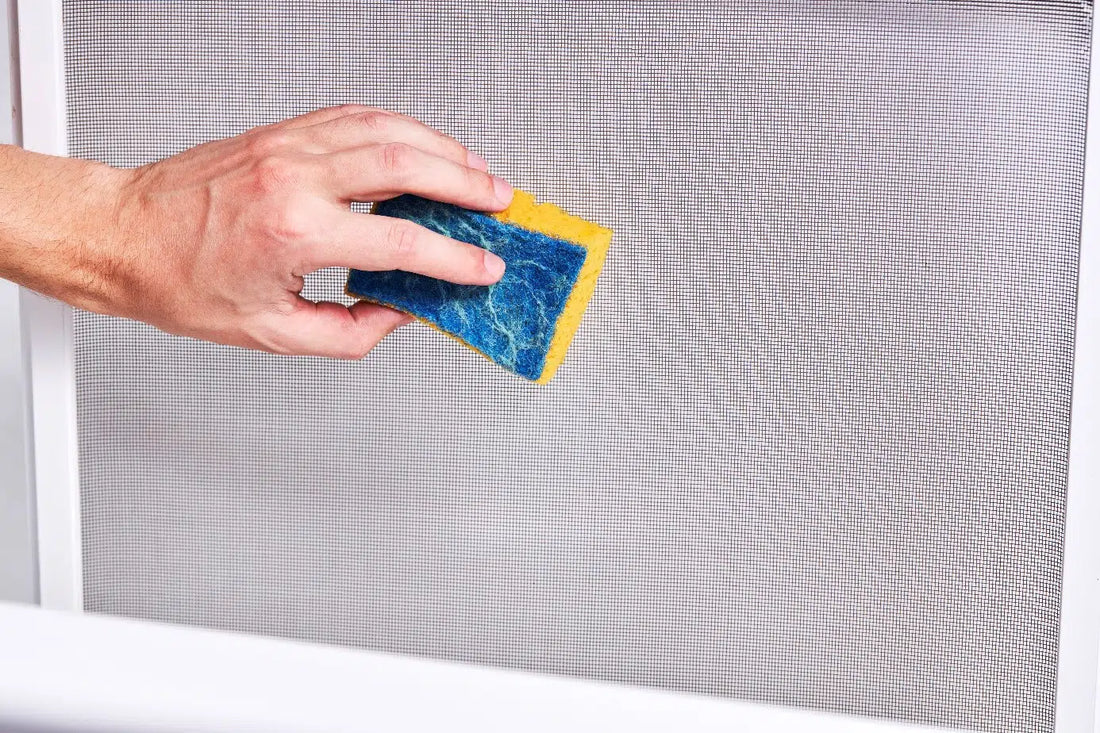 Comment entretenir et nettoyer vos moustiquaires pour assurer leur efficacité maximale